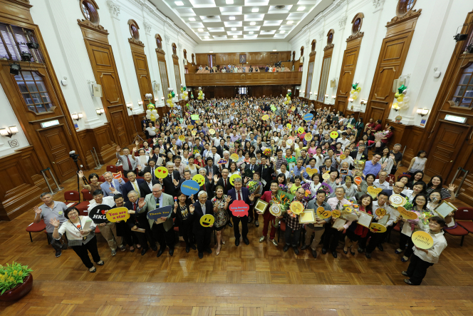 HKU holds Long Service Awards Presentation Ceremony to recognise about 300 staff members including two served for more than 45 years